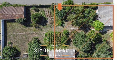 A Saint-Simon, au coeur d'un petit lotissement à usage d'habitation, je vous invite à découvrir ce terrain constructible de 450m2 environs. Il mesure 21 mètres de long sur 22 mètres de large avec accès direct sur la rue sans servitude de passage et n...