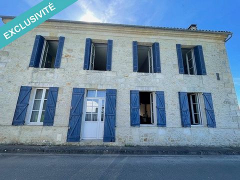 Cette propriété offre un cadre paisible et authentique, typique de la région. Cette charmante maison en pierre rénovée s'étend sur une surface habitable généreuse de 250 m². Vous y trouverez une entrée, un double salon avec cheminée et poêle à granul...