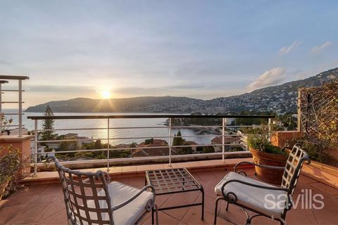 Un bellissimo appartamento con una grande terrazza, piscina e vista sul mare - a Cap Ferrat! Idealmente situato vicino ai negozi e alla stazione ferroviaria di Beaulieu, e a breve distanza dalle spiagge, questo appartamento è l'opzione perfetta per u...