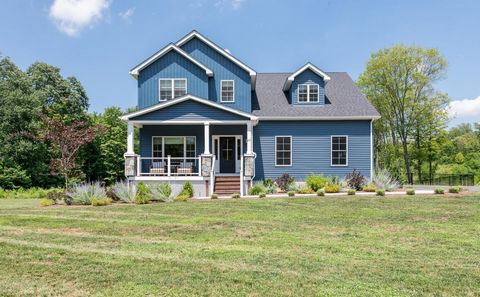 Welcome to this stunning 4-bed, 4.5-bath home on 2.2 acres at the end of a tranquil cul-de-sac near Rhinebeck Village. Built in 2022, this 3,518 square foot residence boasts modern elegance and comfort. A gourmet kitchen with top of the line applianc...