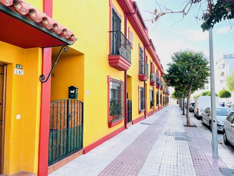 Located in San Pedro de Alcántara. Unique opportunity in Fuente Nueva! This charming semi-detached house of 212 m² built and 195 m² usable, offers you everything you need to live comfortably. Located in a privileged location, close to schools, nurser...