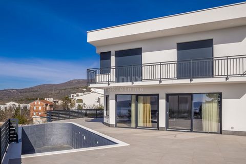 Location: Primorsko-goranska županija, Crikvenica, Crikvenica. CRIKVENICA - Villa di lusso con vista mare e piscina Villa di lusso con vista panoramica sul mare a Crikvenica è in affitto.L'edificio è costruito in stile moderno ed è dotato di mobili d...