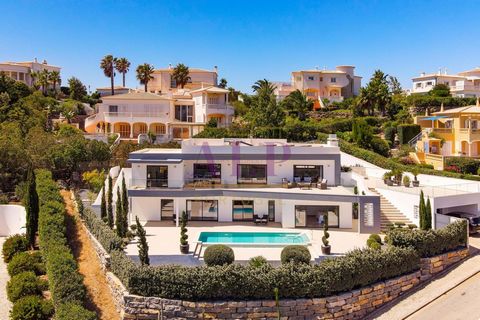 A Contemporary and Luxurious Villa, Designed and Built to the Highest Standard in Santo Antonio Villas, Golf & Spa, Budens near Salema.  Property Ref: 317PDF For the discerning buyer seeking an exceptional residence, this unique villa represents qual...