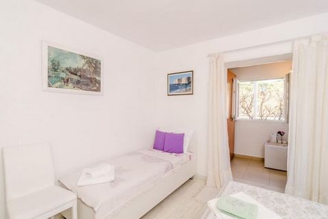 Guest House Ćuk is located in Lapad, only 10 minutes ride to the Old Town of Dubrovnik. The property features 7 accommodation units. Shared terrace and shared BBQ facilities are available. Paid public parking is available nearby, reservation is not p...