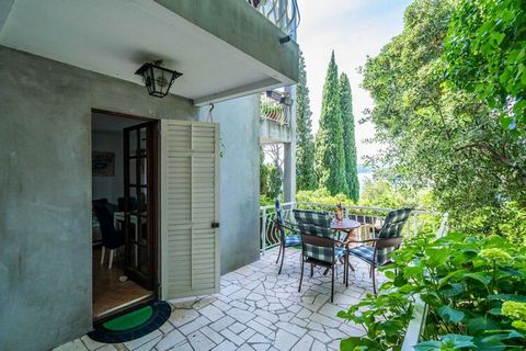 Apartments & Rooms Mara & Petrunjela is located in Cavtat which is 20 km away from the center of Dubrovnik. It takes 30 min driving to get to Dubrovnik. It is a seven-unit apartment with a balcony which provides outdoor seating area. It is a relaxing...