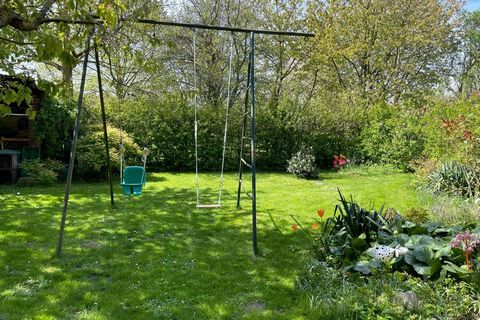 Dit gezellige 3-kamer vakantieappartement bevindt zich op de bovenverdieping van een rietgedekte boerderij in het kleine dorpje Hof Redentin, dat tussen de Hanzestad Wismar (7 km) en het mooie eiland Poel (5 km) ligt. Een klein strand is te voet snel...