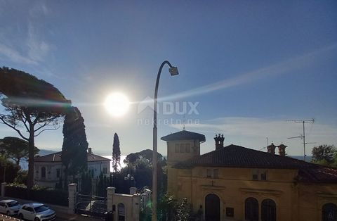 Location: Primorsko-goranska županija, Opatija, Volosko. OPATIJA, VOLOSKO - Separater Eingang, Terrasse und Meerblick Wir freuen uns, Ihnen eine Wohnung in fantastischer Lage in Volosko präsentieren zu können, nur 100 Meter Luftlinie vom Meer entfern...