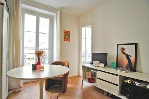 Propriétés Privées offers you EXCLUSIVELY this studio of 19.4m2 Loi Carrez, with entrance, living room, separate kitchen with window, bathroom with WC. It benefits from an exceptional location in this highly sought-after area of the 7th arrondissemen...