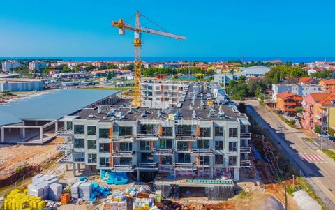 Location: Istarska županija, Umag, Umag. Istrien, Umag Nur wenige Schritte vom Zentrum von Umag entfernt befindet sich diese wundervolle Wohnung in einem modernen Neubau! Die Wohnung befindet sich im 1. Stock eines neuen, modernen Gebäudes mit Aufzug...