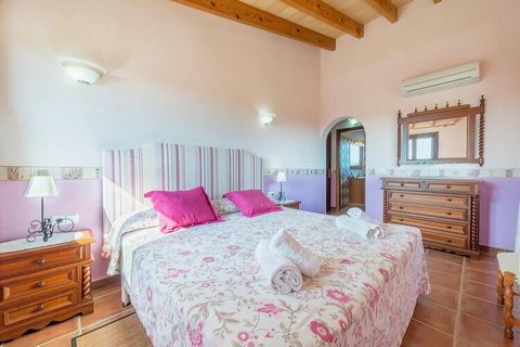 This farm is located in the east of the island on a plot of approx. 21,000 m², just before the well-known coastal towns of Cala Millor and Sa Coma, near their popular sandy beaches of the same name. The farm has capacity for 10 people. There are a to...