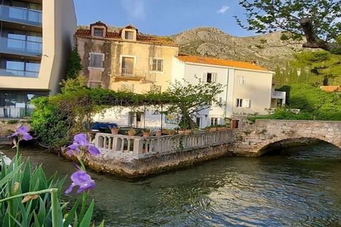 Apartments Subrenum are located in Mlini, a quiet little town with rich cultural and historical heritage, beautiful beaches and scenery, just 10 minutes ride to Dubrovnik's Old Town. guest will have unlimited access to WiFi. This two bedroom apartmen...