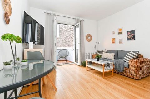 Dellviertel with 100 Mbit/s. Nice modern furnished apartment in a good central location. The inviting, bright living room with access to the balcony is equipped with a sofa, a flat screen with and a nice dining area. A small kitchenette with 2 hotpla...