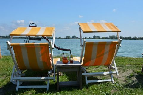 Niché dans la verdure paisible de Noordwijkerhout, ce charmant bungalow acceptant les animaux de compagnie est idéal pour une escapade relaxante en famille ou une escapade romantique pouvant accueillir jusqu'à 4 personnes. Situé à seulement 300 mètre...