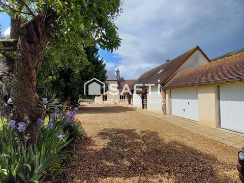 Ensemble de 2 habitations reliées avec double garage et superbe terrain
