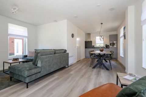 Enjoy a peaceful getaway in Simonshaven at this holiday home for four guests, offering a serene retreat just 150 meters from the lake beach. With a fishing spot right by the villa, guests can enjoy tranquil waterside moments. The town centers of Brie...