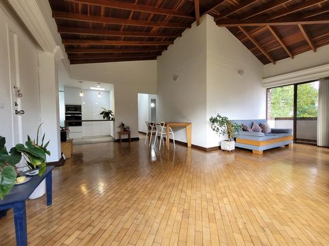 An apartment that in its 111mts delivers a perfect distribution for the comfortable enjoyment of each of its spaces with excellent lighting and ventilation, also located very close to the second park of Laureles, allowing you to be close to commerce ...