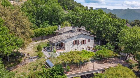This two-story country house welcomes us with its warm and bright spaces. On the ground floor, the living room with fireplace invites moments of relaxation, while the kitchen and dining room provide perfect spaces for sharing meals with family or fri...
