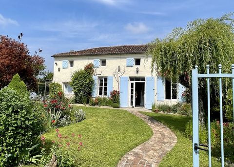 Belle Charentaise avec maison d'amis et studio, très beau jardin, au calme