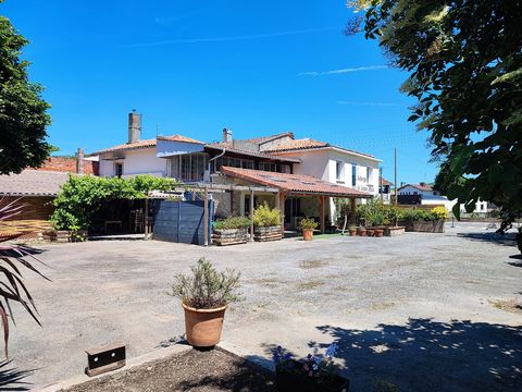 Ensemble immobilier avec parking sur 1329m² de terrain
