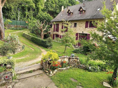 Calme, espace, lumière, proximité de Figeac et future voie verte.