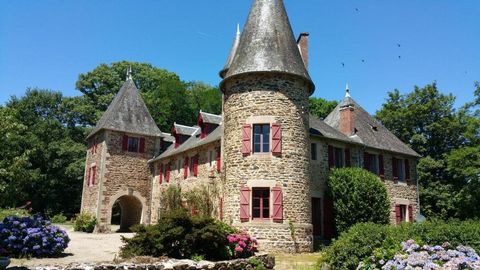 Magnifique château restauré du XIVe siècle à Lagraulière  Un joyau historique au cur de la Corrèze