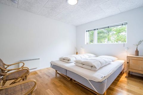 Youth groups not allowed. Lovely cottage in modern building style in Henne Strand with direct access to the beautiful surrounding nature. The cottage appears very modern and is decorated with good light. Everywhere the cottage appears bright and frie...