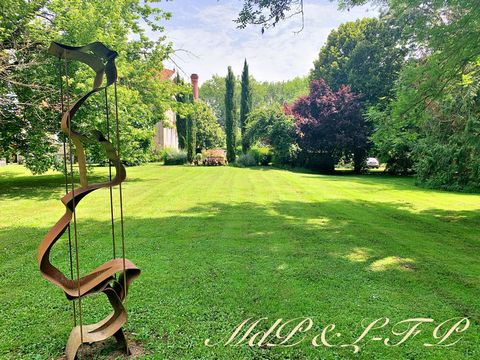 Dpt Gironde (33), Superbe maison avec parc et piscine à vendre à SAINT SEURIN SUR L'ISLE