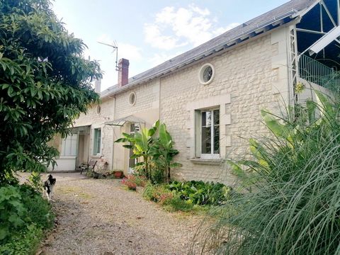 Longère en pierre 3 chambres ,1 bureau et ses dépendances