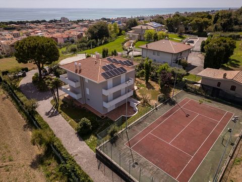 Luxury Villa in Porto Sant'Elpidio Unparalleled elegance, breathtaking views, exclusive comfort. In one of the most sought-after locations in Porto Sant'Elpidio, in the province of Fermo, stands this extraordinary single multi-family villa that blend...