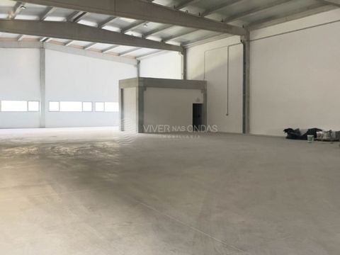 Armazém para venda em São Martinho, Santo Tirso. POSSIBILIDADE DE ARRENDAMENTO COM OPÇÃO DE COMPRA! Pavilhão novo, rodeado de zona ajardinada, estacionamento e arruamento com rotunda para manobras de veículos de grandes dimensões. Acesso privilegiado...