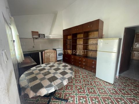 Descubra o potencial desta charmosa moradia térrea com 2 quartos e 80m² de área bruta privativa, inserida num lote de 117m², localizada na tranquila e pitoresca aldeia do Álamo, concelho de Alcoutim. Esta é uma excelente oportunidade de renovação, id...