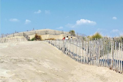 Step into the charm of southern France at Le Mas des Flamants, a modern, pet-friendly maisonette just a 5-minute stroll from the medieval heart of Aigues-Mortes. This stylish holiday home features a bright living area with a sofa bed, a fully equippe...