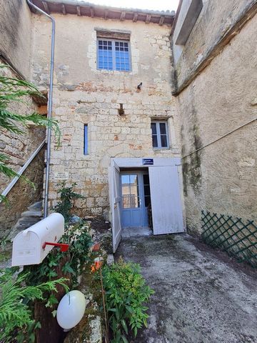 Maison ancienne tour médiévale