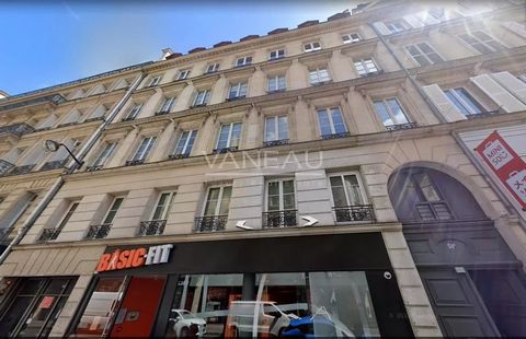 Parijs 9th - Rue de la Chaussée d'Antin - Parkeerplaats, gemakkelijk toegankelijk, gelegen op niveau - 4 (breedte 2,10 m, lengte 4,5 m, hoogte 2m) Driemaandelijkse kosten van € 75. INFORMATIE OVER DE ALUR-WET: Onroerend goed dat het statuut van mede-...