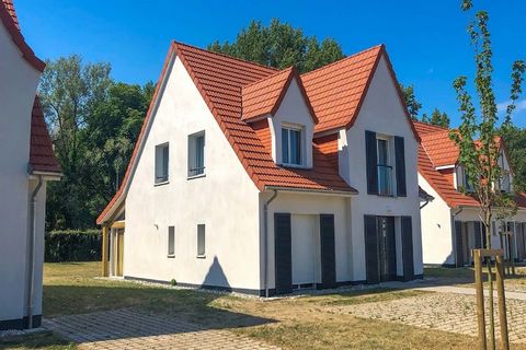 Dit huis is een vrijstaande 6-kamerwoning geschikt voor maximaal 10 personen. Het huis is voorzien van een ruime woonkamer met zithoek, eetgedeelte en openslaande tuindeuren naar het terras en de tuin met buitenmeubilair. Hiernaast bevindt zich in he...