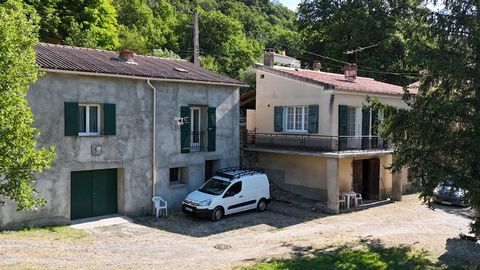 Belle propriété avec deux maisons sur 3430 m² de terrain arboré Potentiel rare !