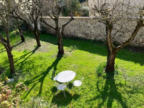Propriété avec deux maisons et espaces de travail