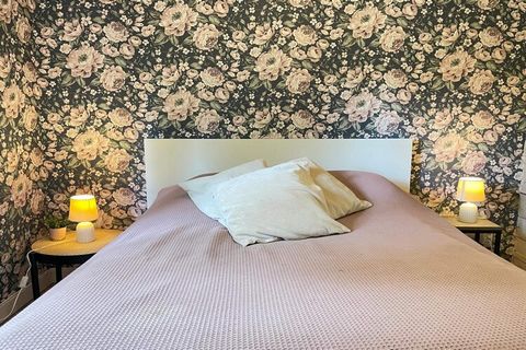 Secluded Red Cottage on a Beautiful Forest Property – for Those Seeking Peace, Nature, Swimming, Fishing, and Relaxation. Welcome to this charming cottage in a private, peaceful setting surrounded by forest and stunning natural beauty. A perfect retr...