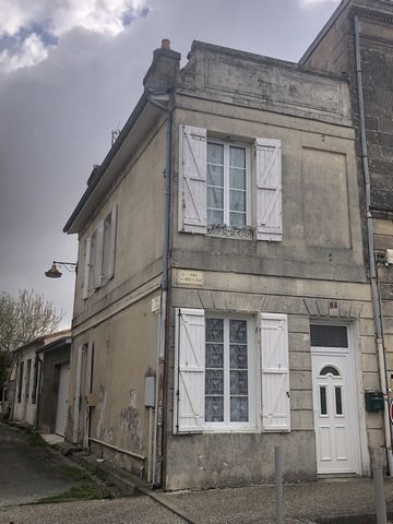 MAISON DE VILLE EN PIERRE SANS COUR NI JARDIN