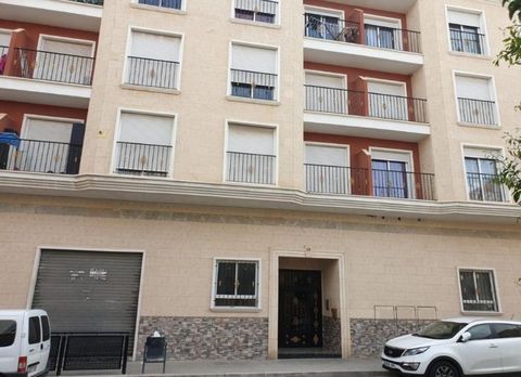 Descubre esta increíble oportunidad en la Comunitat Valenciana, un amplio piso de 98m² en Alicante, disponible por solo 39,000. Ideal para inversores o como primera vivienda, este inmueble ofrece un gran potencial en una ubicación privilegiada. El pi...