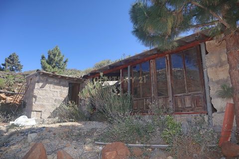 Te presento este bonito Terreno Rústico situado en el entorno rural de Granadilla de Abona, con excelente acceso y vistas despejadas. La parcela cuenta con 15.000 metros cuadrados. Y se encuentra parcialmente clasificada como Suelo Rústico de Asentam...