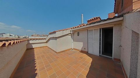 Descubre este impresionante dúplex en el corazón de Cataluña, Barcelona, que combina comodidad y estilo en sus 154m². Con 3 habitaciones y 2 baños, este hogar ofrece un espacio ideal para familias o profesionales que buscan un refugio en la ciudad. D...