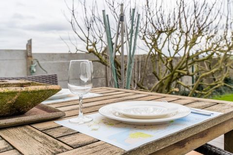 Experience comfort and style in this pet-friendly holiday home in Ploegsteert, Hainaut, perfect for up to 4 guests. The ground floor offers two cozy bedrooms with boxspring double beds, a bathroom with washbasin, a second bathroom with shower, and a ...