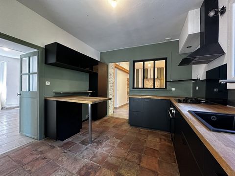 Maison de village trois chambres - Terresse - jardin et parking
