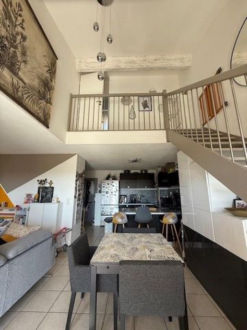 Duplex: Vue dégagée /Dernier étage/ Calme absolu
