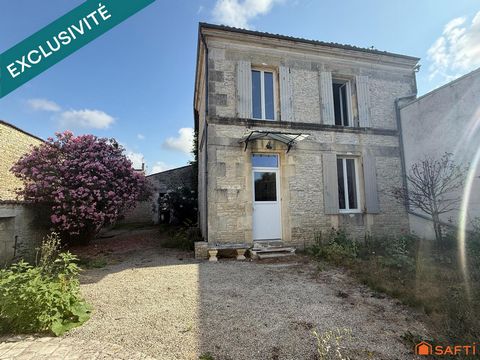 Charmante maison à étage - ASNIERES LA GIRAUD
