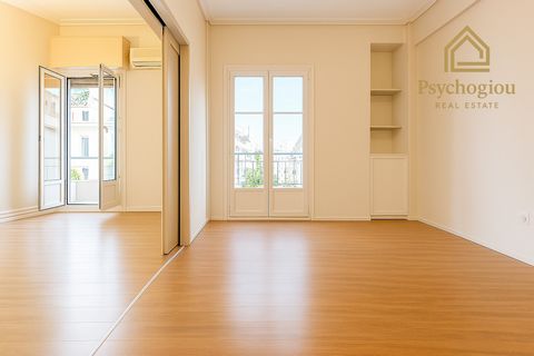 Dit mooie appartement op de 2e verdieping, met ID 1434887, is te koop in het hart van Athene, in de buurt van het Attica-plein. Zeer betaalbaar -KENMERKEN- Het appartement heeft een totale oppervlakte van 97 m² en heeft 3 aparte slaapgedeeltes, 1 bad...