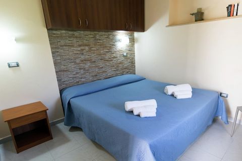 Welcome to your perfect countryside getaway in Gasponi di Drapia, Calabria! This inviting ground-floor apartment at Via Cesare Battisti is ideal for couples or solo travelers looking to relax and recharge. Surrounded by peaceful hills yet just a 10-m...