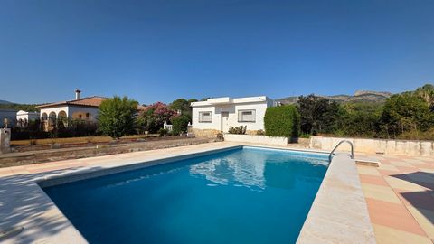 This beautiful single-storey villa combines comfort, space and an outdoor lifestyle in a privileged setting. With 4 bedrooms, 3 bathrooms and a wide variety of amenities, it is the perfect place to enjoy with family or friends. Key features: 4 bedroo...