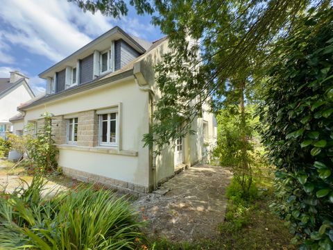 À vendre, Maison 5 chambres + hangar sur 1893 m² de terrain à bâtir, à 1 km des plages de Bénodet